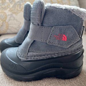 NorthFace size 9 child winter boots